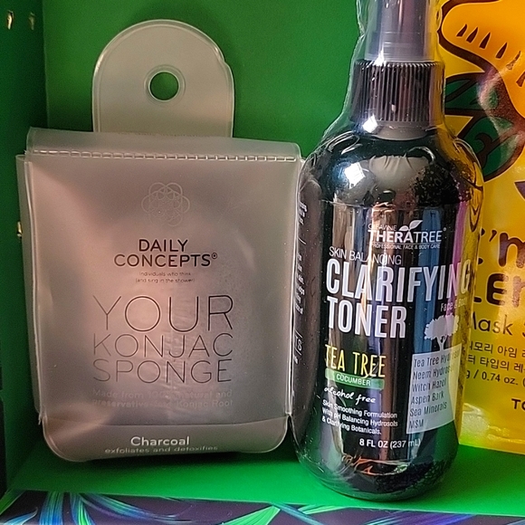 NWOT Treat Yourself Body Care Set - Picture 2 of 7